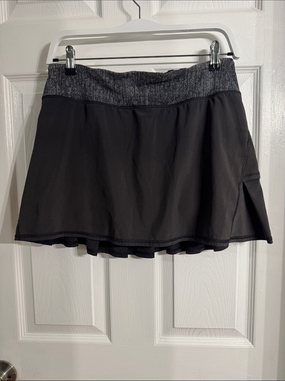 lululemon athletica Black Skater Skort with Heathered Gray Waistband